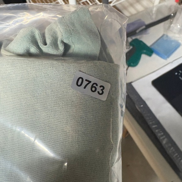 VINTAGE GUESS ATHLETIC DEPT T SHIRT MEN SIZE LARGE GREEN 1993 - Picture 6 of 6